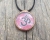 malowniczy-naszyjnik-om-obraz-zywica-epoksydowa-drewno-orzech-rekodzielo-drewniana-bizuteria-handmade-5.jpg