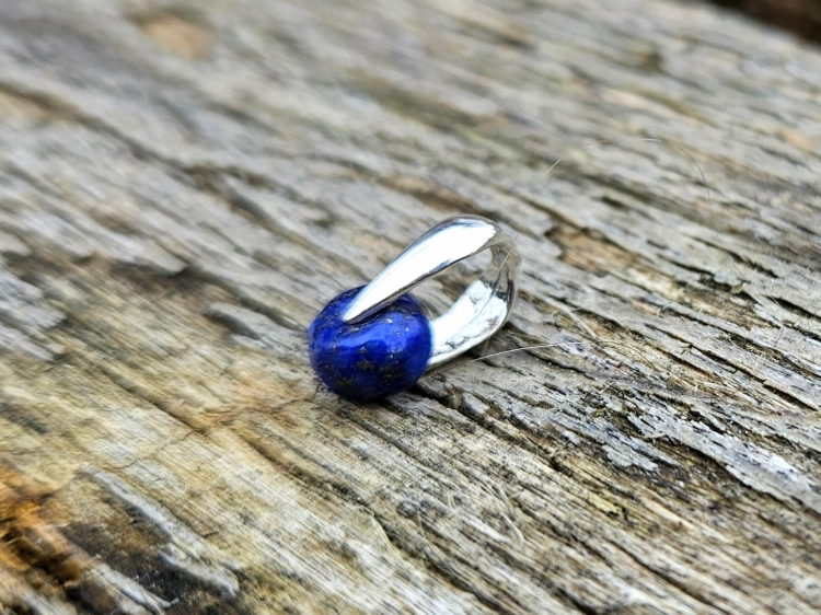 zawieszka-naturalna-delikatnosc-lapis-lazuli-srebro-925-rekodzielo-bizuteria-kamienie-naturalne-handmade-3.jpg