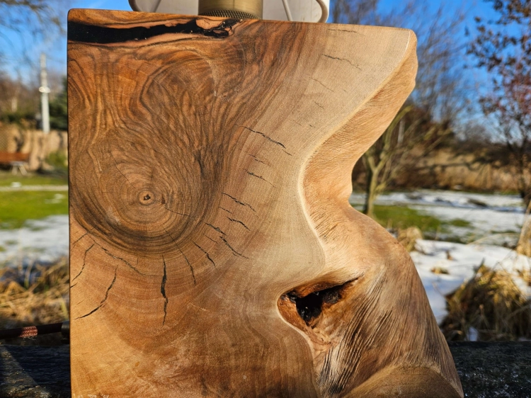 lampa-orzechowa-finezja-drewno-orzech-rekodzielo-drewniana-lampa-handmade-5.jpg