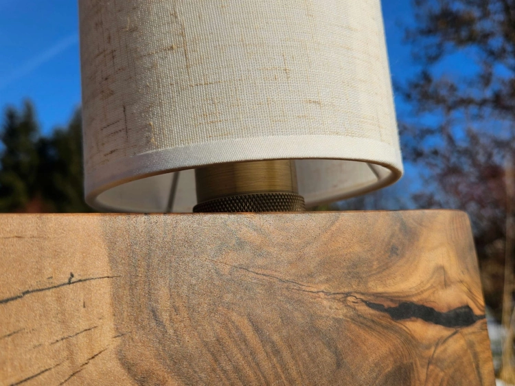 lampa-orzechowa-finezja-drewno-orzech-rekodzielo-drewniana-lampa-handmade-10.jpg