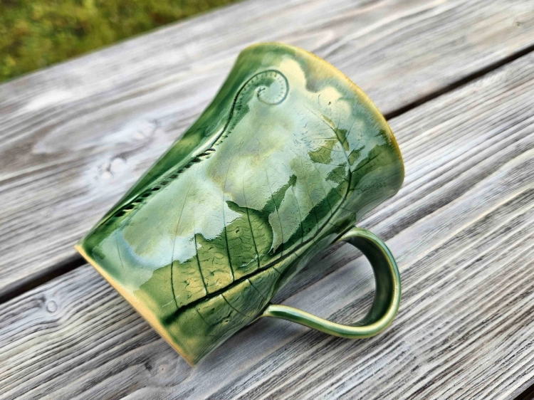 kubek-ceramiczny-wiosenna-paproc-rekodzielo-zielen-3.jpg