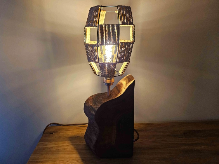 lampa-drewniana-naturalna-elegancja-drewno-orzech-miedz-rekodzielo-7.jpg